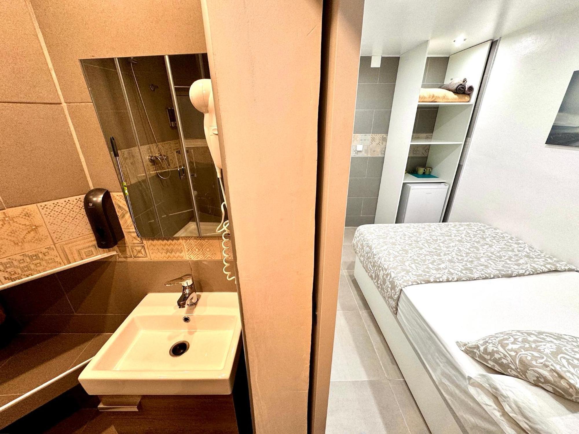 Suites Nuevas Con Bano Privado Frente Al Metro St Mwc Barcelona-Fira L'Hospitalet de Llobregat Ngoại thất bức ảnh