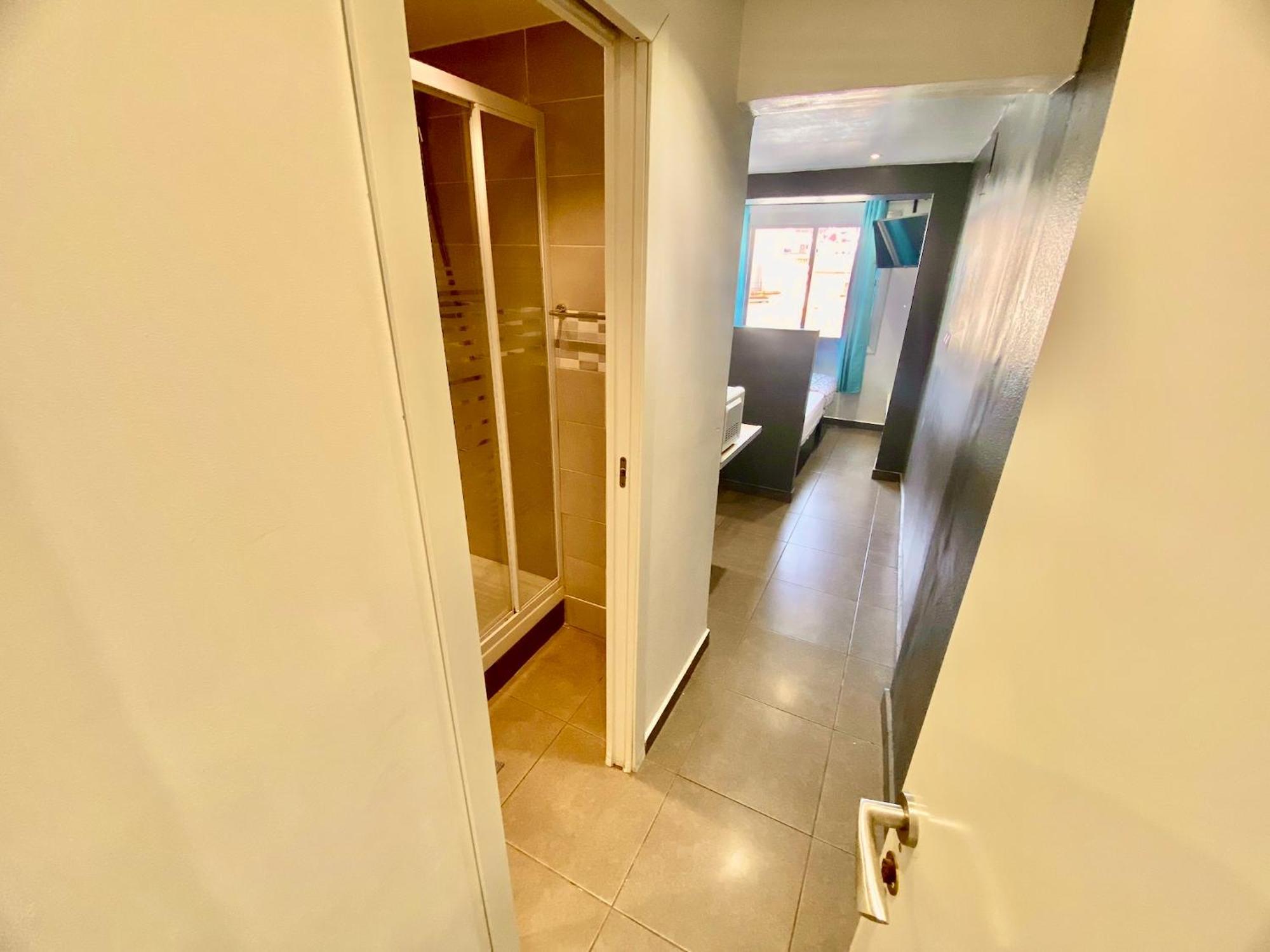 Suites Nuevas Con Bano Privado Frente Al Metro St Mwc Barcelona-Fira L'Hospitalet de Llobregat Ngoại thất bức ảnh