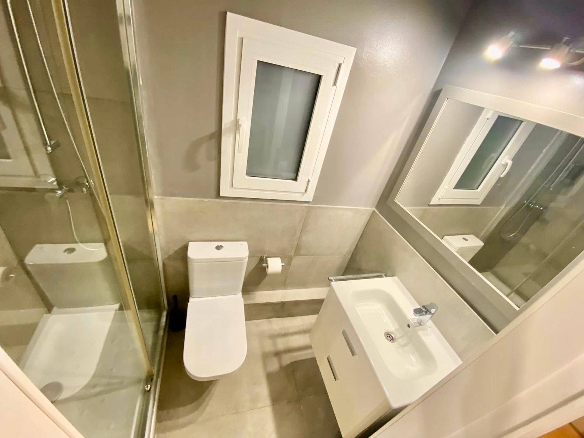 Suites Nuevas Con Bano Privado Frente Al Metro St Mwc Barcelona-Fira L'Hospitalet de Llobregat Ngoại thất bức ảnh