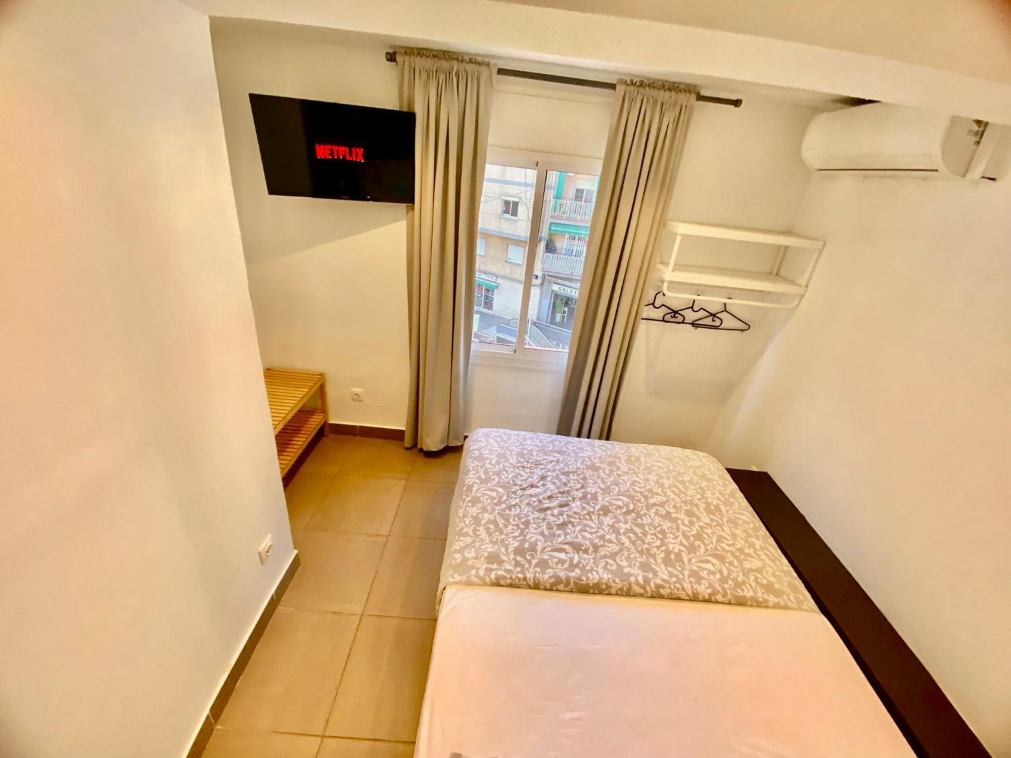 Suites Nuevas Con Bano Privado Frente Al Metro St Mwc Barcelona-Fira L'Hospitalet de Llobregat Ngoại thất bức ảnh