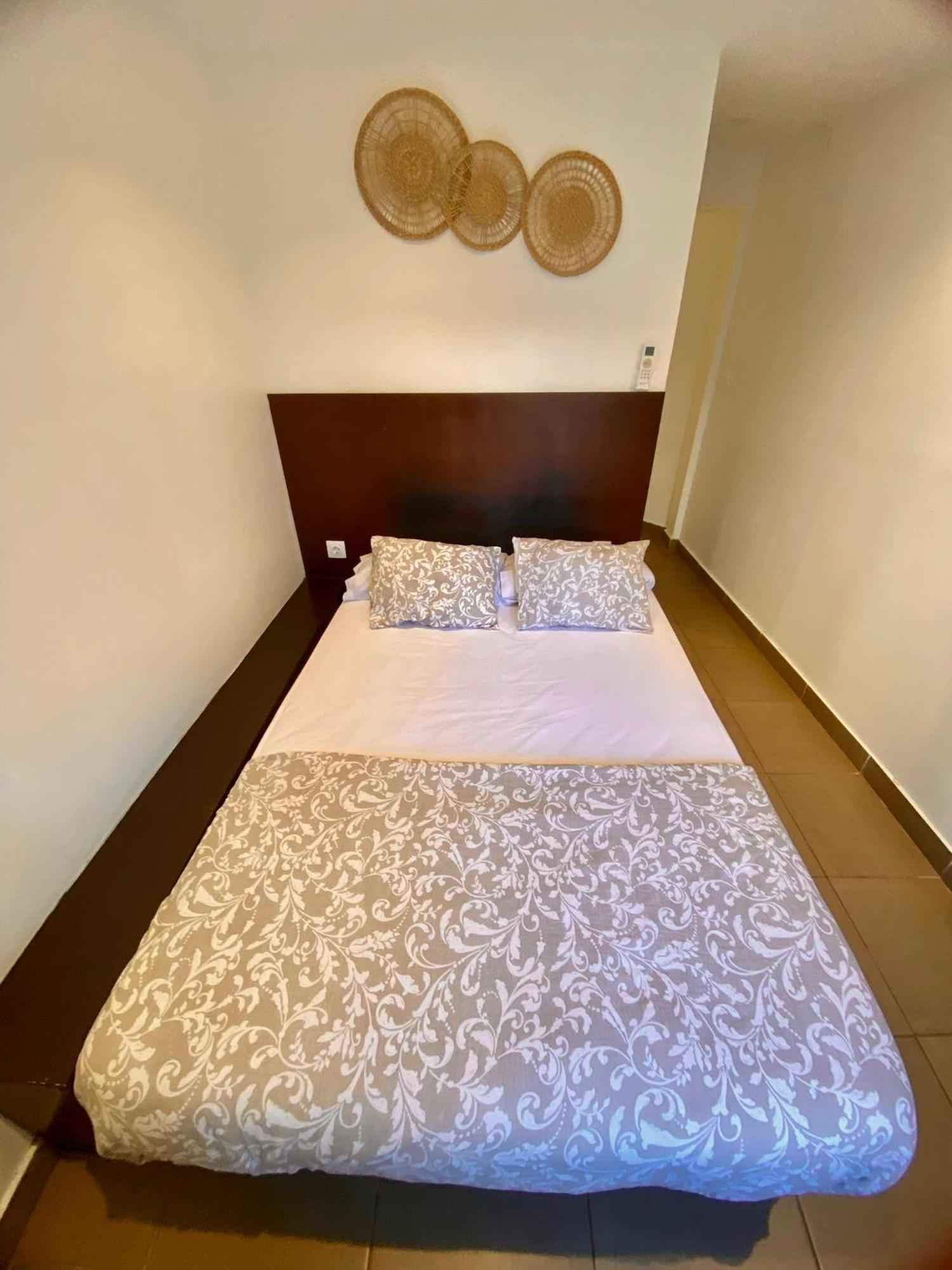 Suites Nuevas Con Bano Privado Frente Al Metro St Mwc Barcelona-Fira L'Hospitalet de Llobregat Ngoại thất bức ảnh