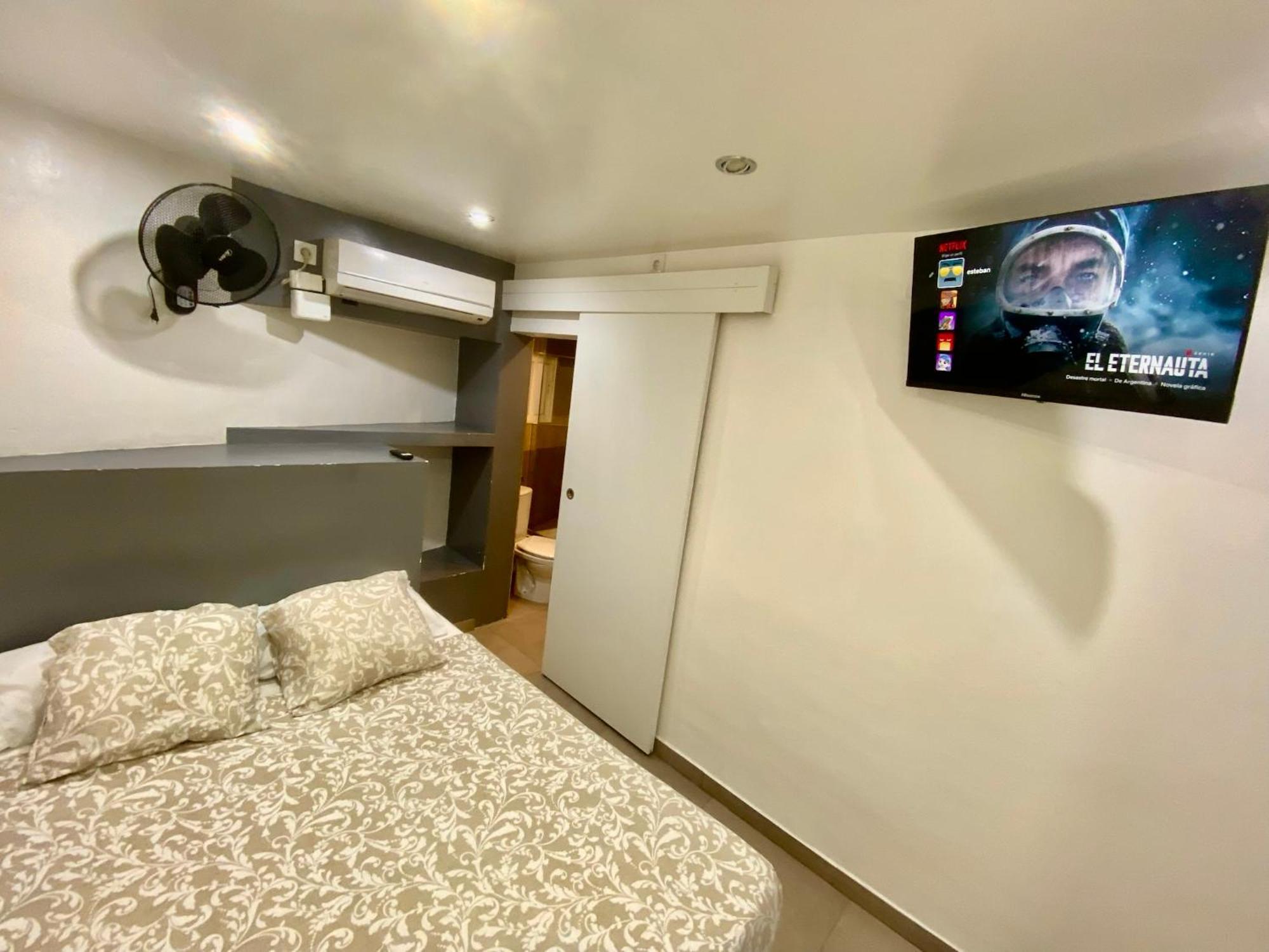 Suites Nuevas Con Bano Privado Frente Al Metro St Mwc Barcelona-Fira L'Hospitalet de Llobregat Ngoại thất bức ảnh