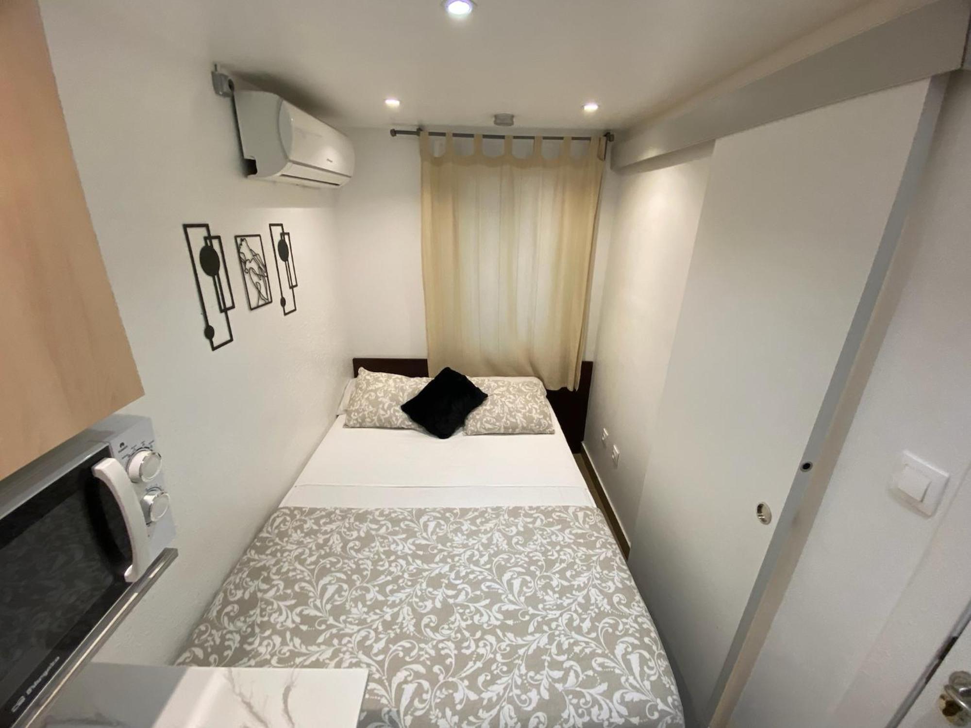Suites Nuevas Con Bano Privado Frente Al Metro St Mwc Barcelona-Fira L'Hospitalet de Llobregat Ngoại thất bức ảnh