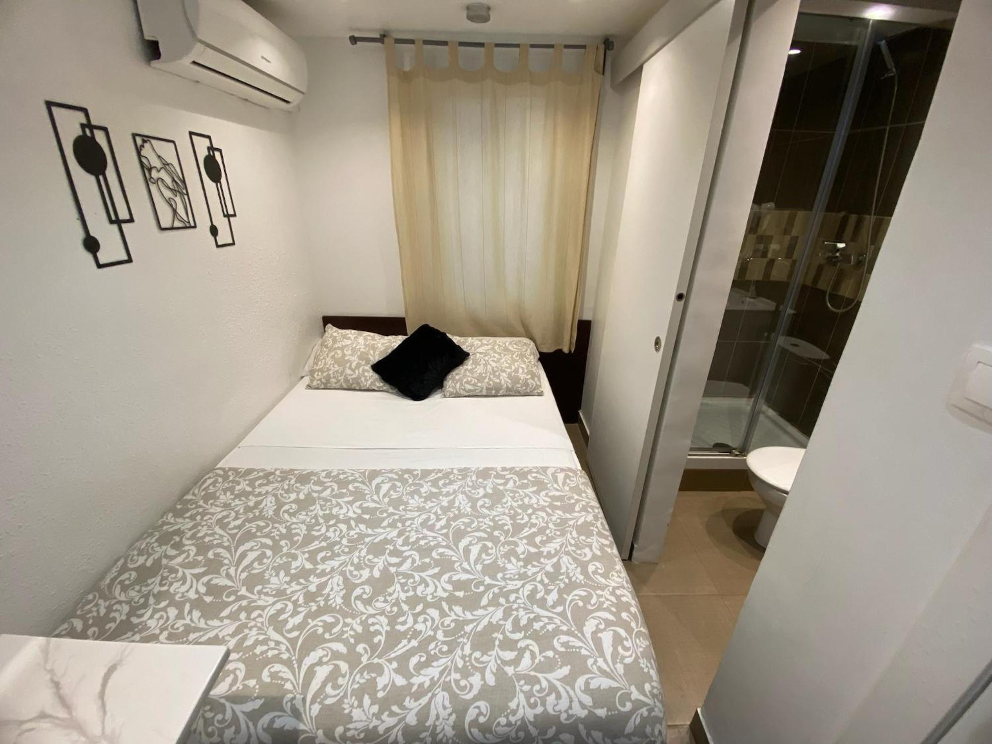 Suites Nuevas Con Bano Privado Frente Al Metro St Mwc Barcelona-Fira L'Hospitalet de Llobregat Ngoại thất bức ảnh
