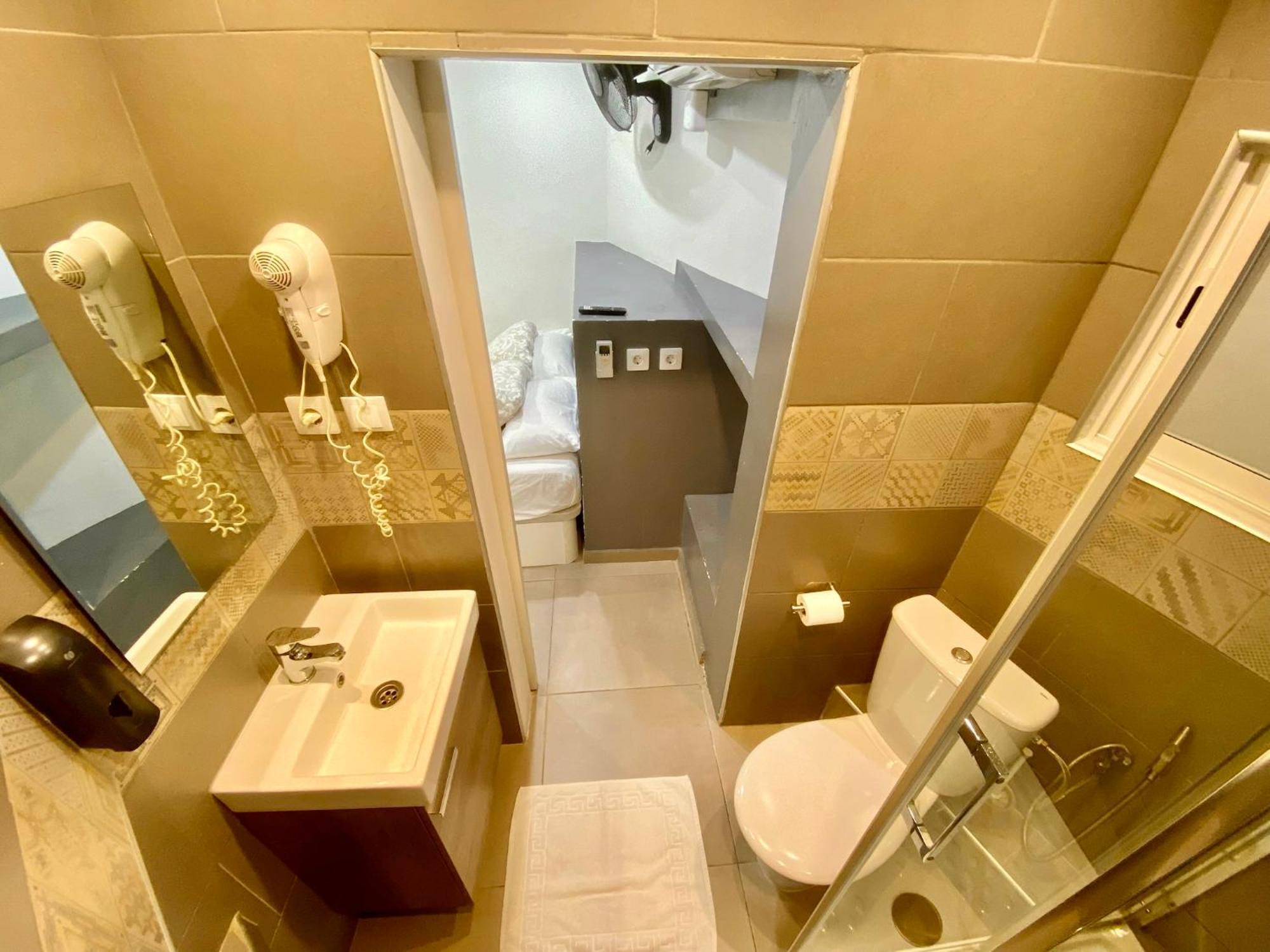 Suites Nuevas Con Bano Privado Frente Al Metro St Mwc Barcelona-Fira L'Hospitalet de Llobregat Ngoại thất bức ảnh