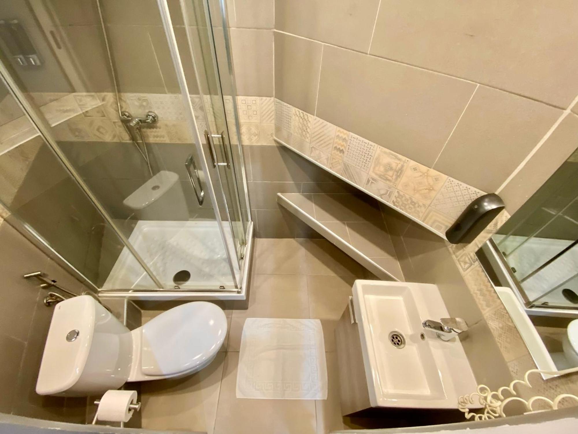 Suites Nuevas Con Bano Privado Frente Al Metro St Mwc Barcelona-Fira L'Hospitalet de Llobregat Ngoại thất bức ảnh